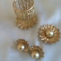 18k gold with gold south sea pears earrings and cotainer with poppy theme